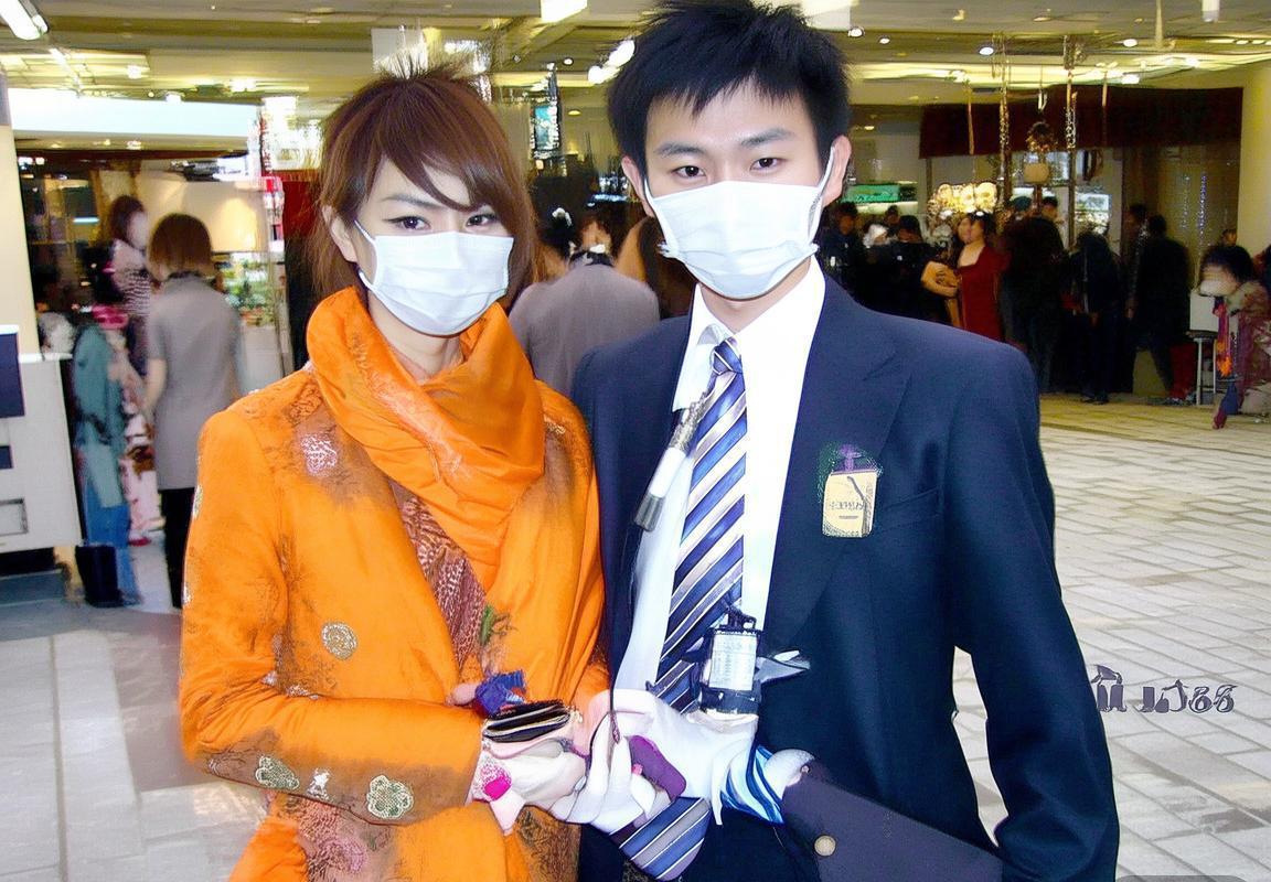 梅西C罗进球助攻榜对决：新世纪球员进攻统治力全景展现